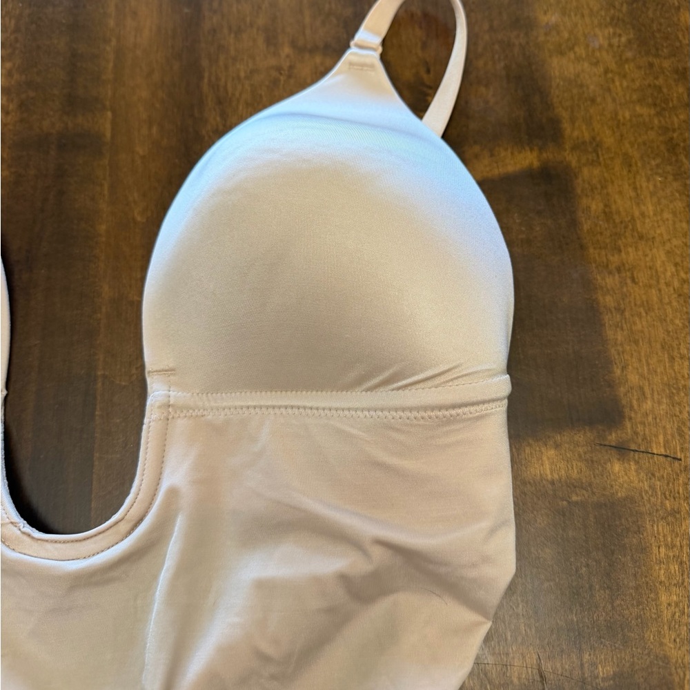 Spanx Low Plunge Mid Thigh Bodysuit Large ***read description - Picture 3 of 7